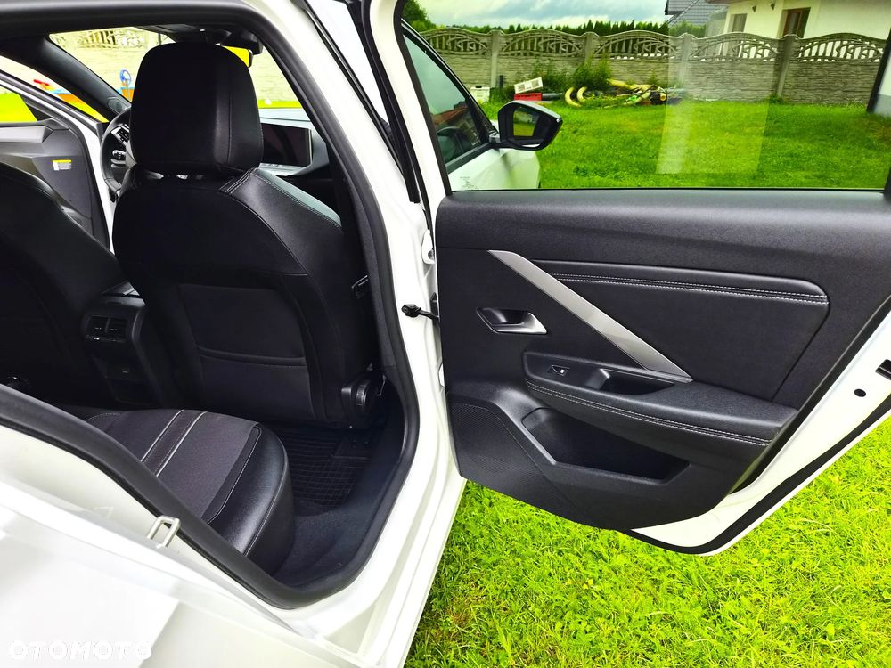 Opel Astra 1.2 T GS Line S&S - 28