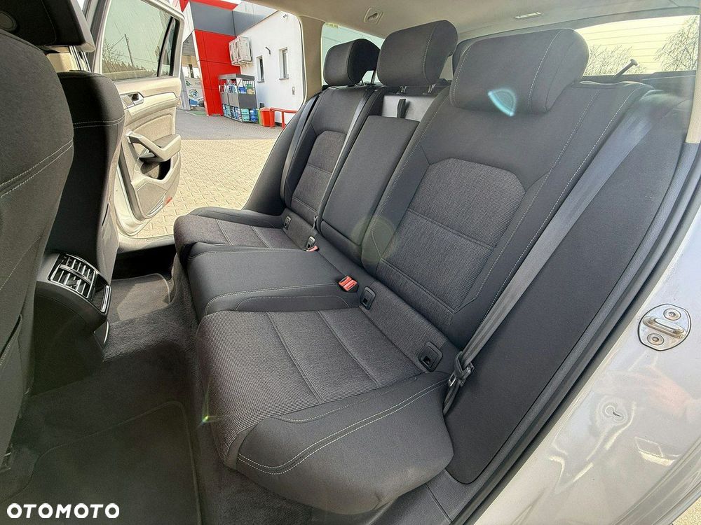 Volkswagen Passat - 26