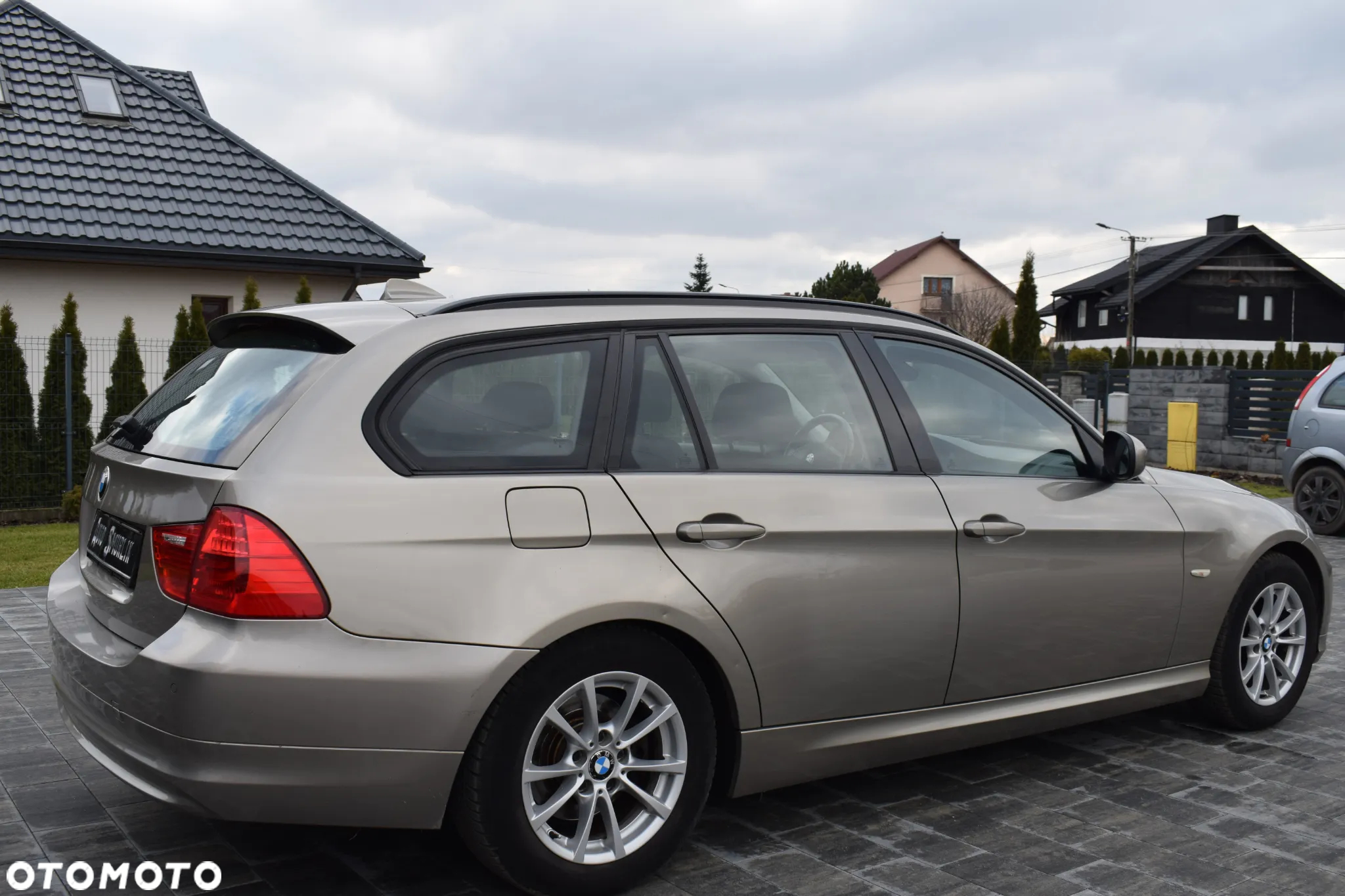BMW Seria 3 318d Touring - 11