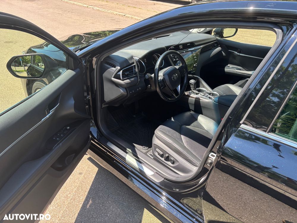 Toyota Camry Luxury - 11