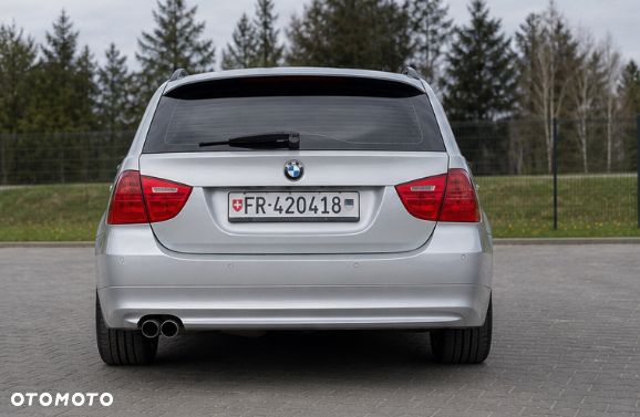 BMW Seria 3 330i - 3