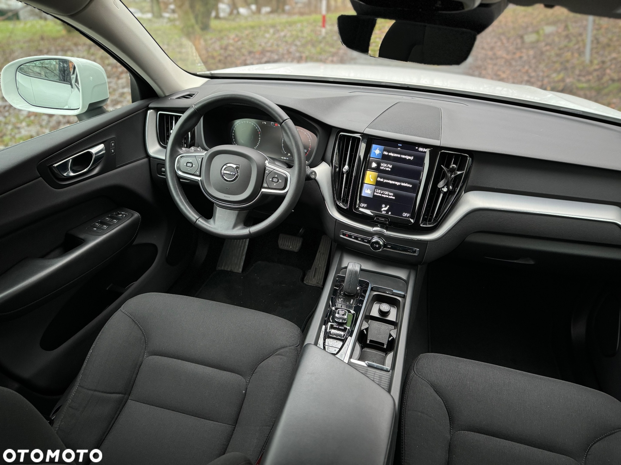 Volvo XC 60 B4 B Momentum - 27