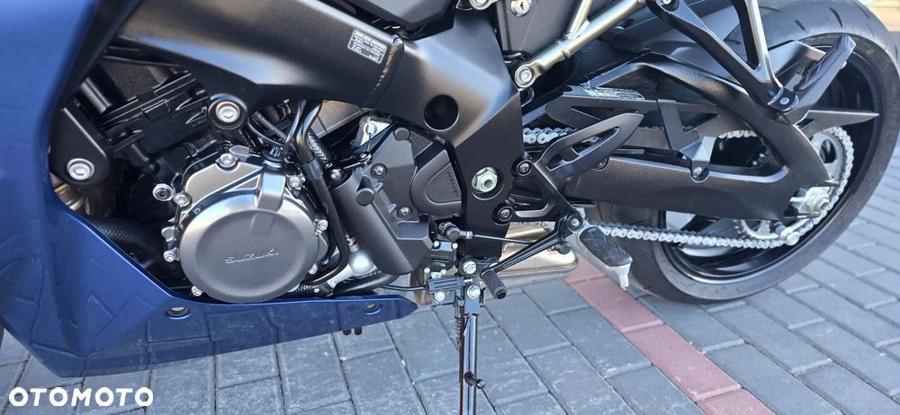 Suzuki GSX - 35