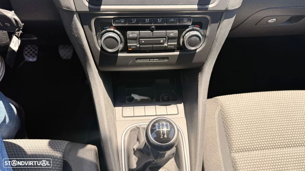 VW Golf 1.6 TDi Confortline - 29