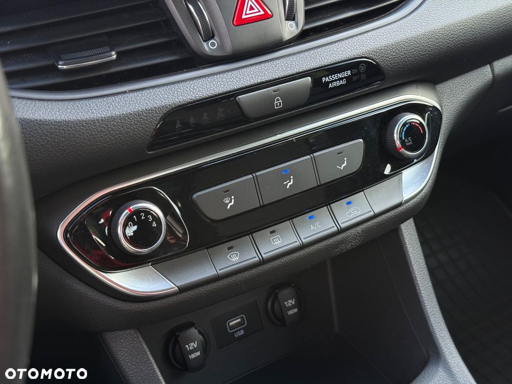 Hyundai i30 1.5 DPI Classic + - 10