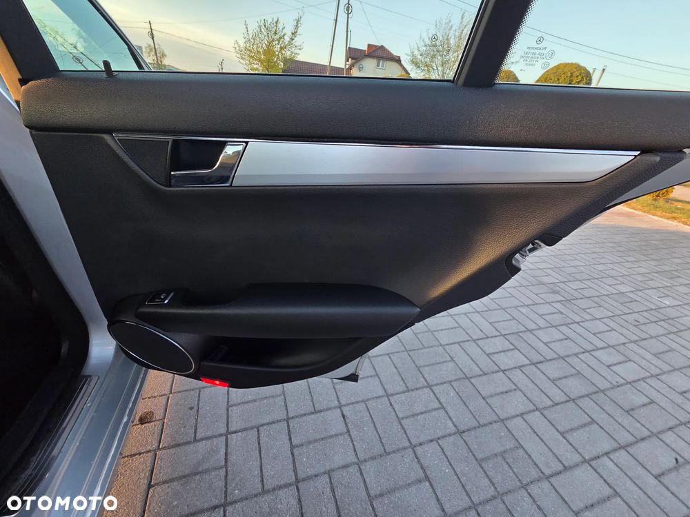 Mercedes-Benz Klasa C 220 CDI 7G-TRONIC Avantgarde Edition - 18