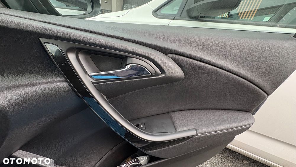 Opel Astra IV 1.4 T Cosmo - 11