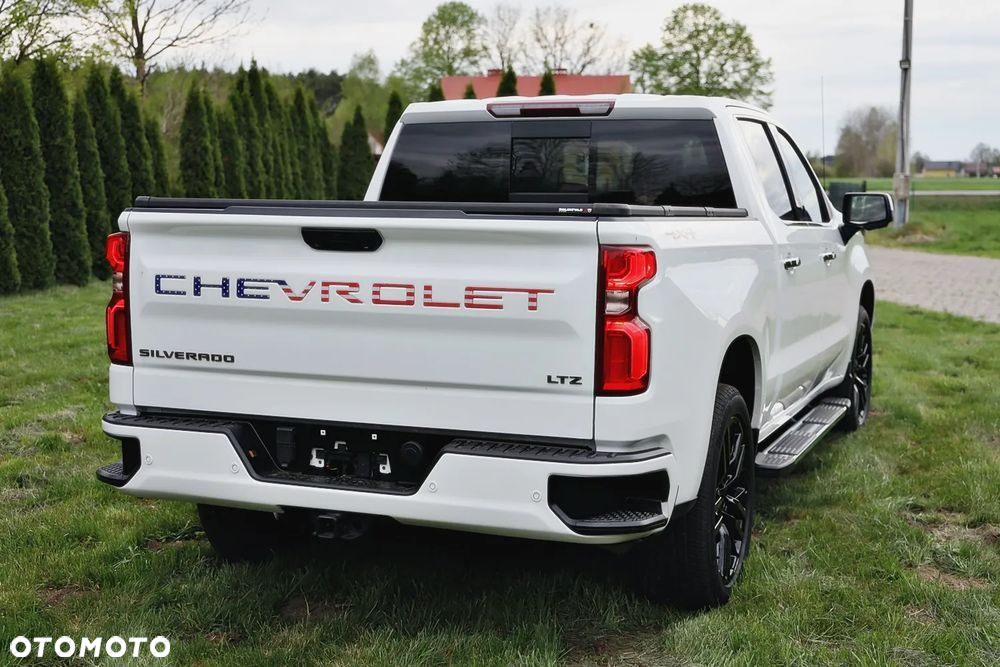 Chevrolet Silverado - 3