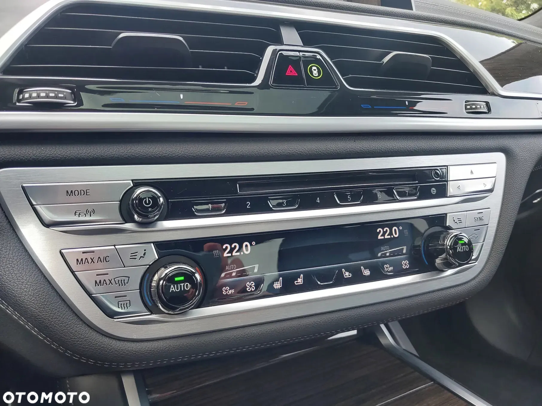 BMW Seria 7 750i xDrive - 29