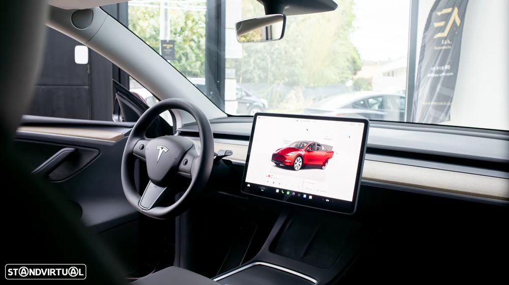 Tesla Model Y Long Range Dual Motor AWD - 11