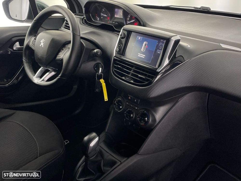 Peugeot 208 1.2 PureTech Style - 23