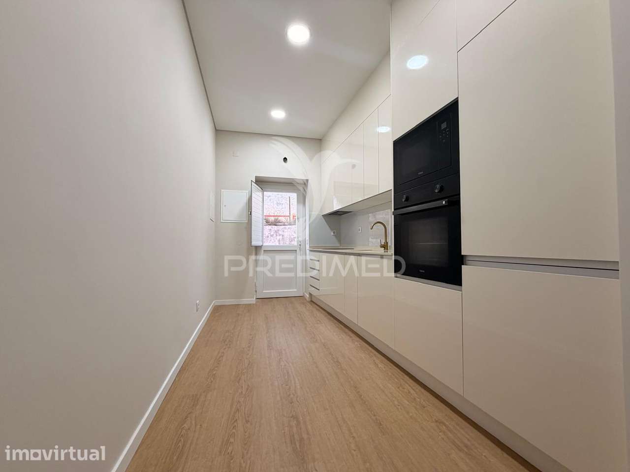 Apartamento T1 totalmente remodelado no centro de Palmela - Grande imagem: 2/37
