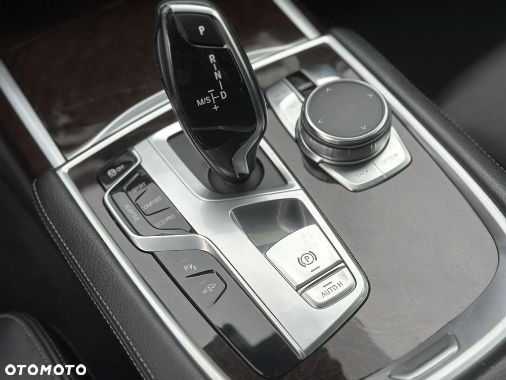 BMW Seria 7 - 32
