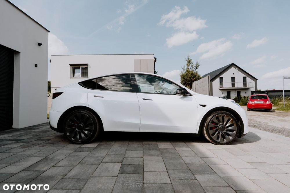 Tesla Model Y Performance AWD - 2