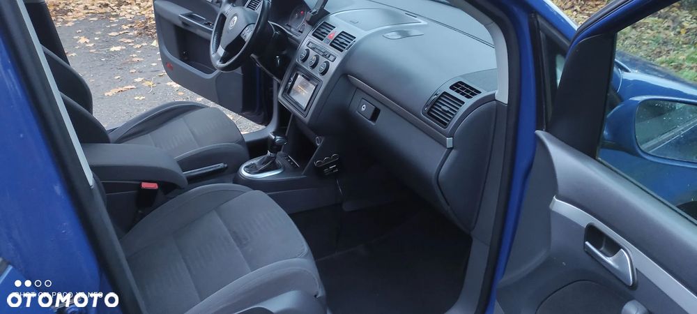 Volkswagen Touran 2.0 TDI DPF Highline DSG - 25