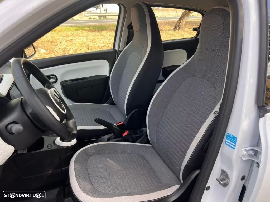 Renault Twingo Z.E. 22 Intens - 11