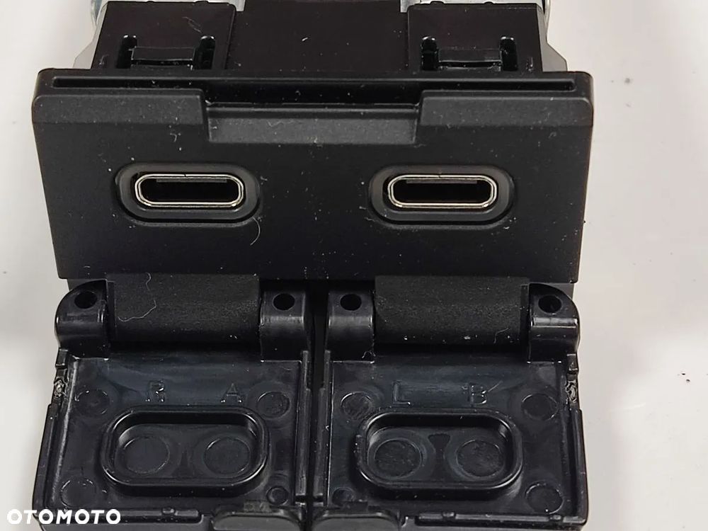 HONDA CR-V 19-23r Gniazdo USB - 3