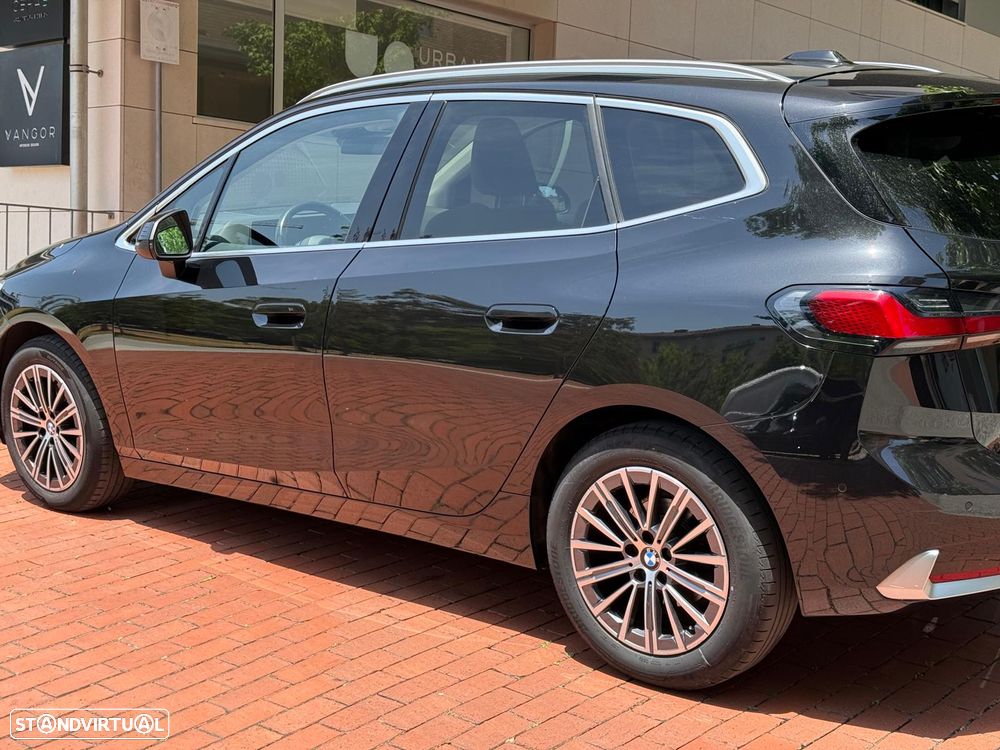 BMW 218 Active Tourer i Line Luxury Auto - 3