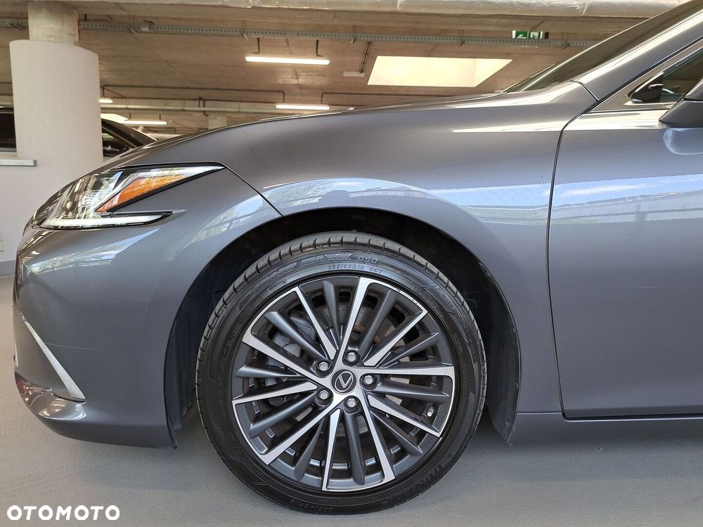 Lexus ES 300h Business Edition - 40