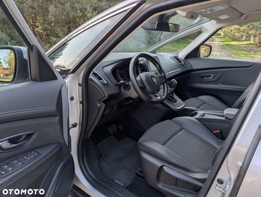 Renault Grand Scenic - 17