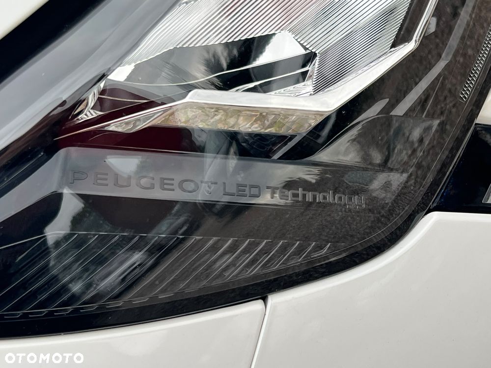 Peugeot 208 - 12