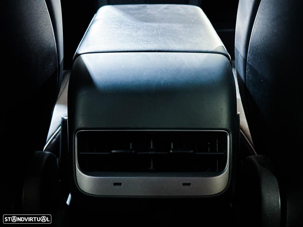 Tesla Model Y Long Range Dual Motor AWD - 26