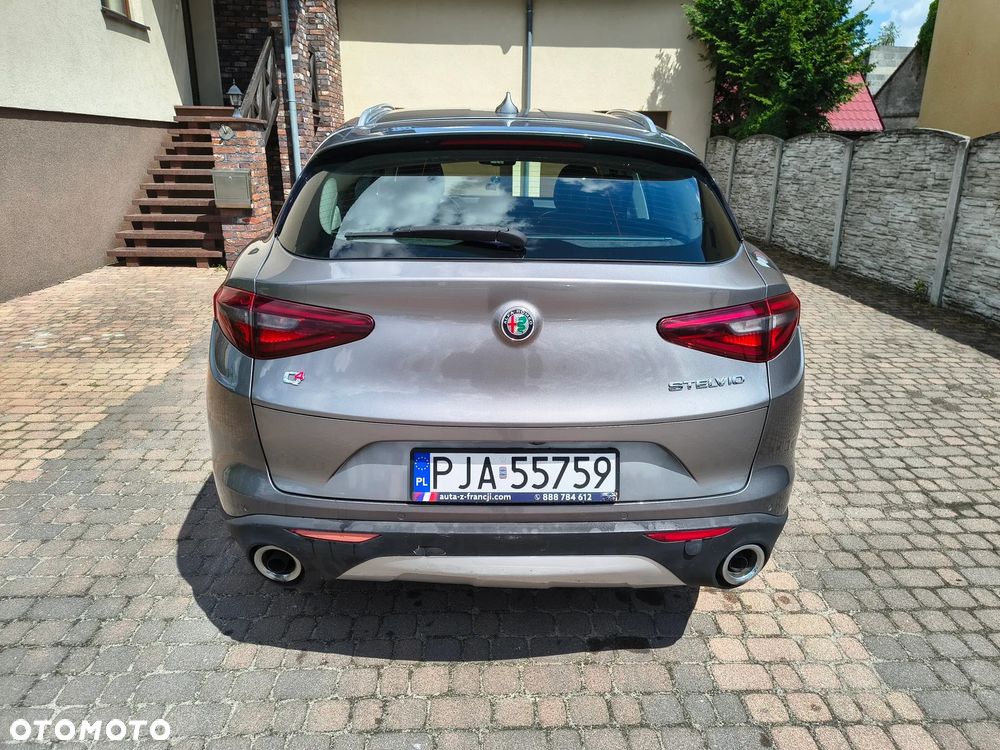 Alfa Romeo Stelvio - 10
