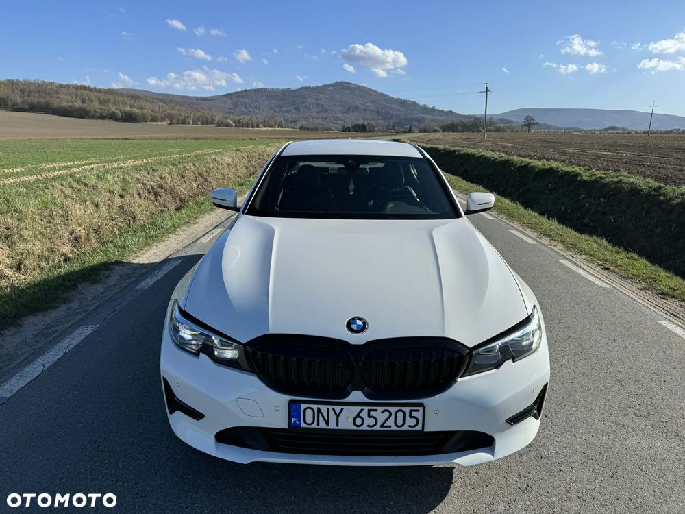 BMW Seria 3 318d Sport Line Shadow - 15