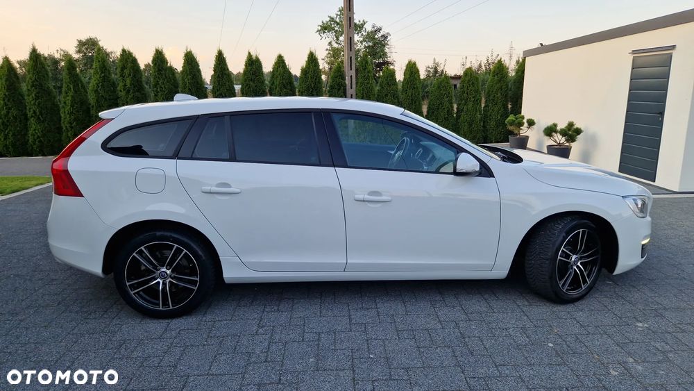Volvo V60 D2 Momentum - 19