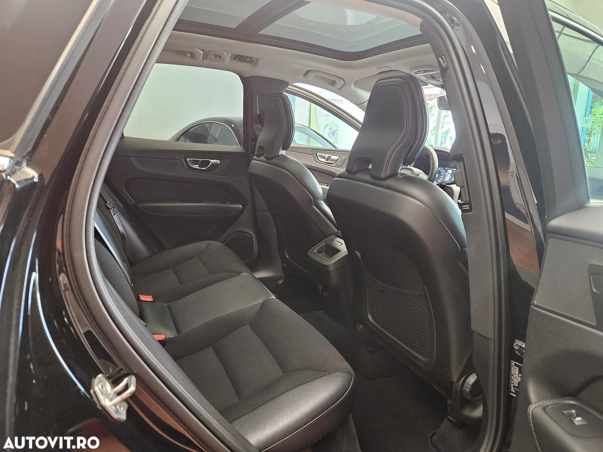 Volvo XC 60 B4 MHEV AT8 FWD Momentum Pro - 12