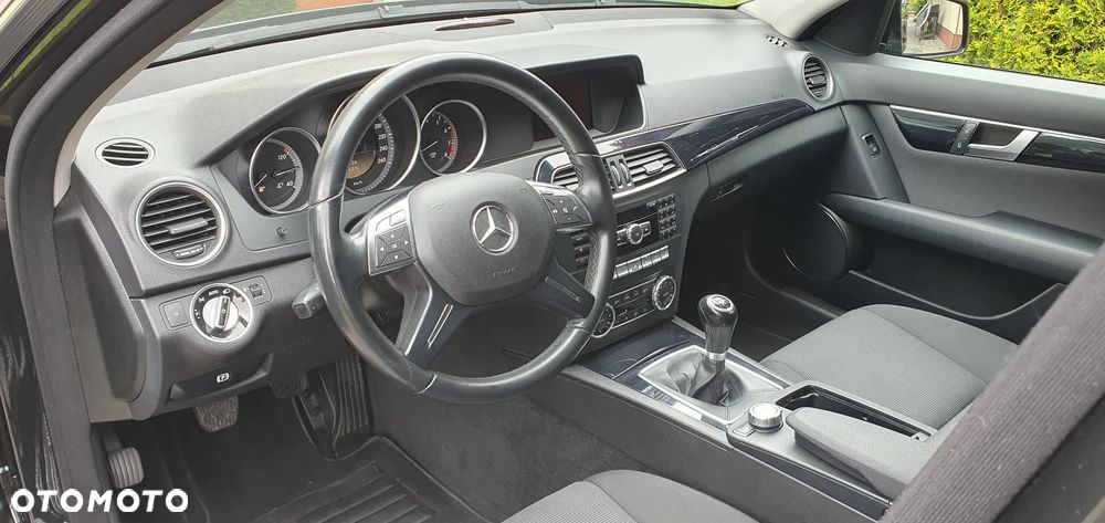 Mercedes-Benz Klasa C 180 BlueEFFICIENCY Elegance - 33