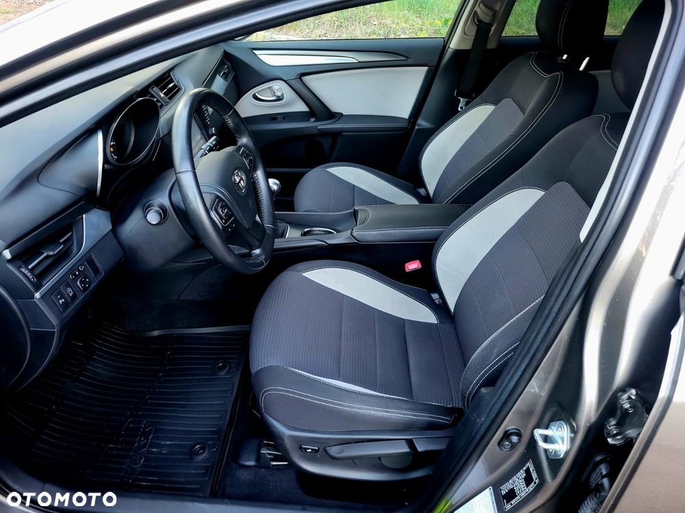 Toyota Avensis Touring Sports 2.0 D-4D Team Deutschland - 12