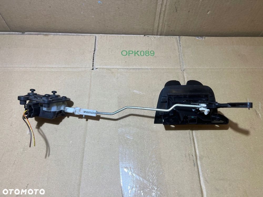 AUDI A3 8P 3D ZAMEK KLAPY BAGAŻNIKA TYŁ 8P3827520A - 3