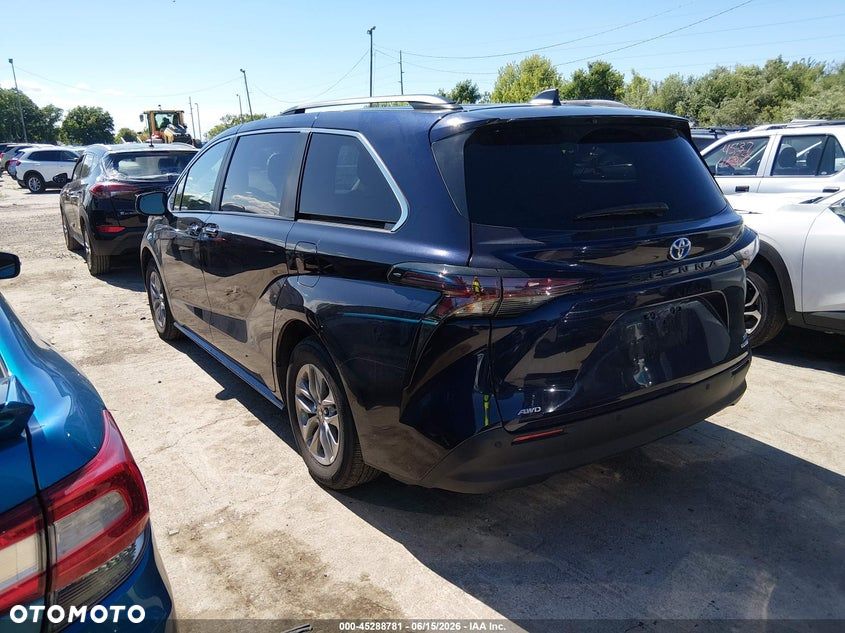 Toyota Sienna - 5
