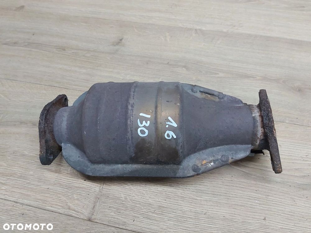 HYUNDAI i30 I CW 1,6 16v katalizator - 1