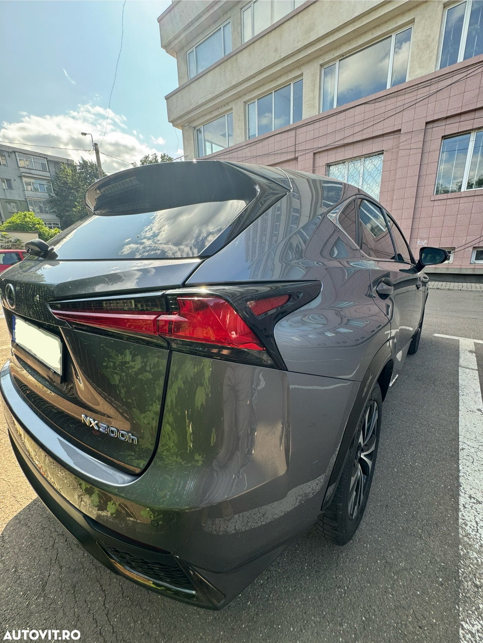 Lexus Seria NX 300h AWD F Sport - 4