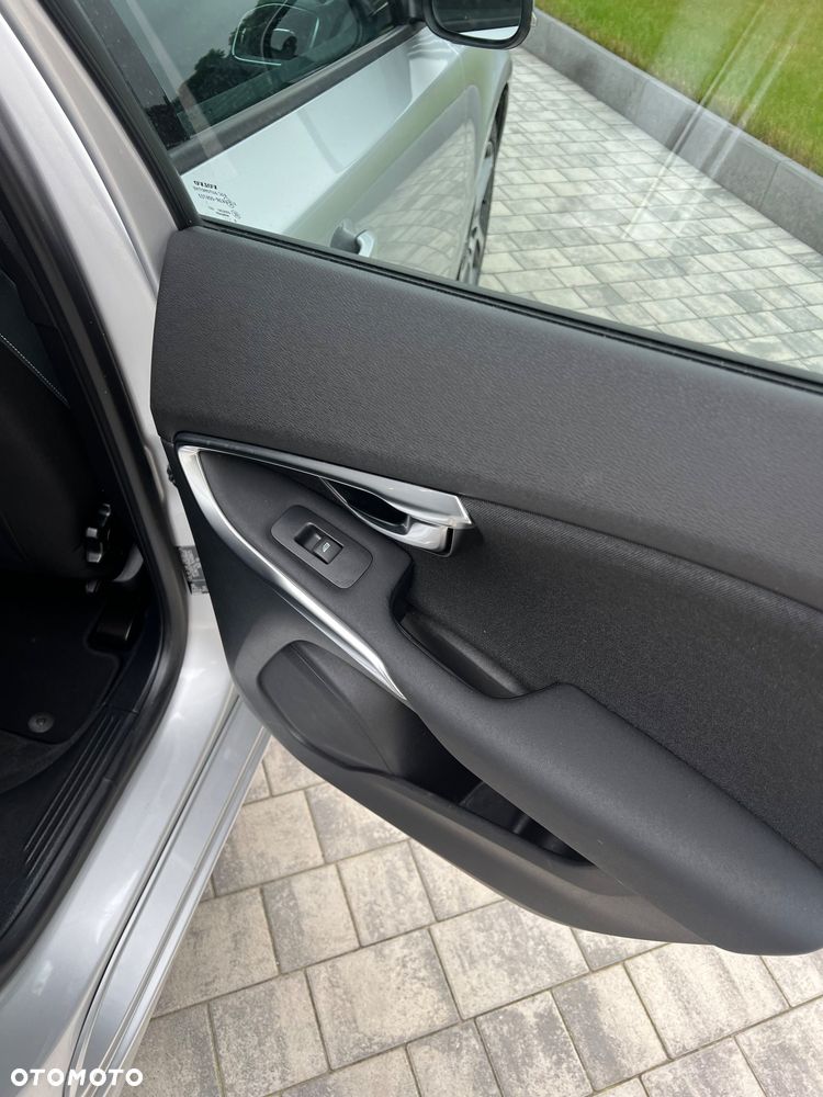 Volvo V40 D2 Drive-E Momentum - 18