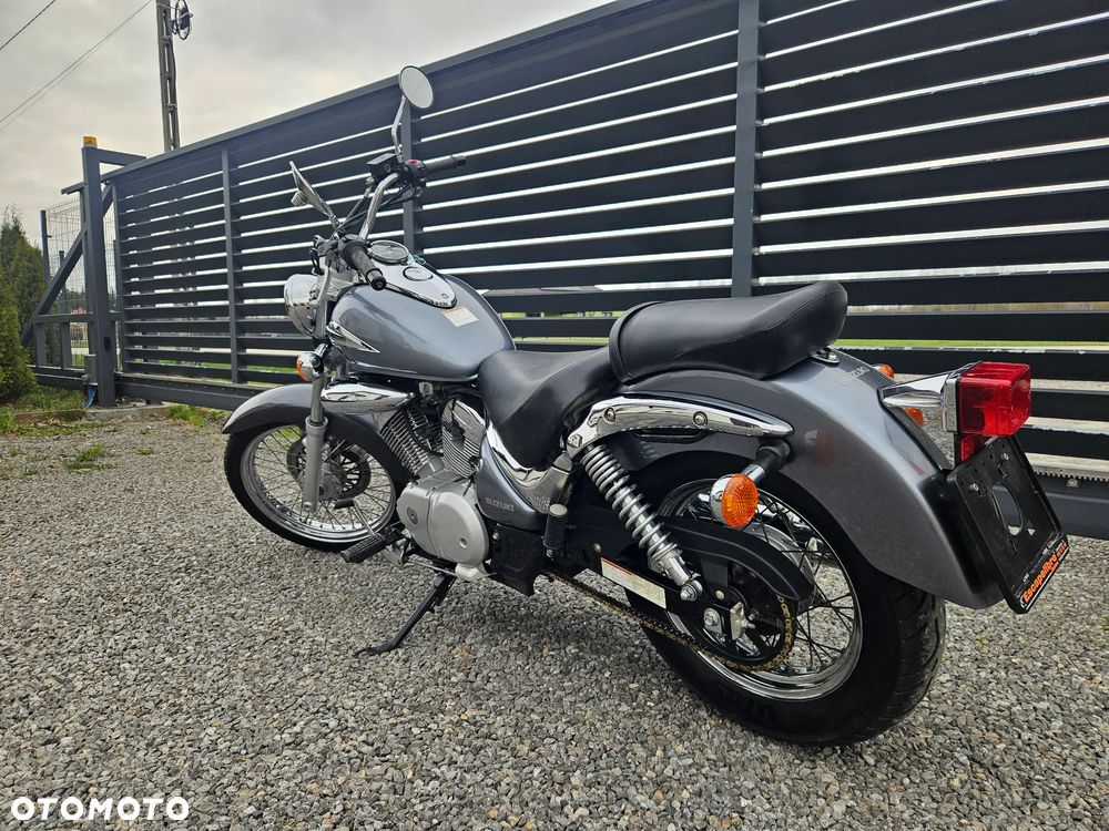 Suzuki Intruder - 4