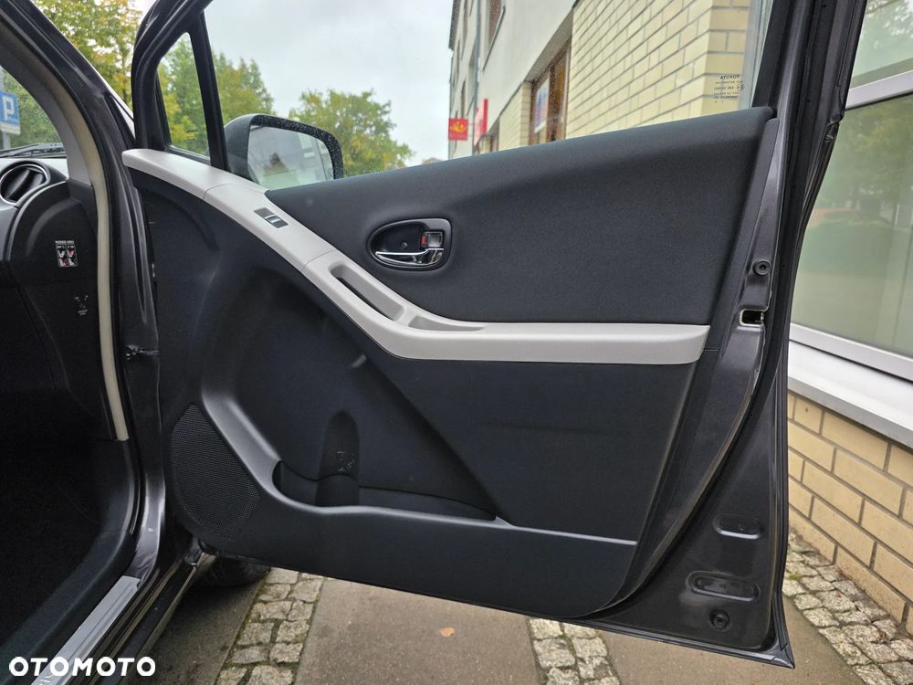 Toyota Yaris - 22