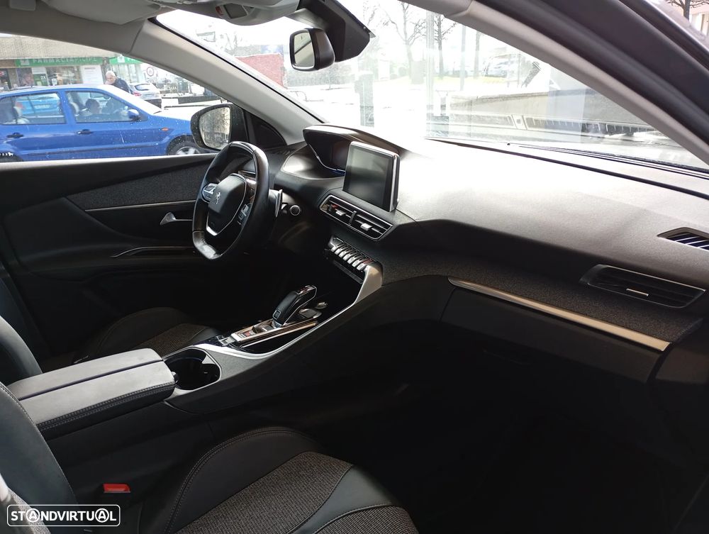 Peugeot 3008 PureTech 130 Stop & Start GPF EAT8 Allure - 4