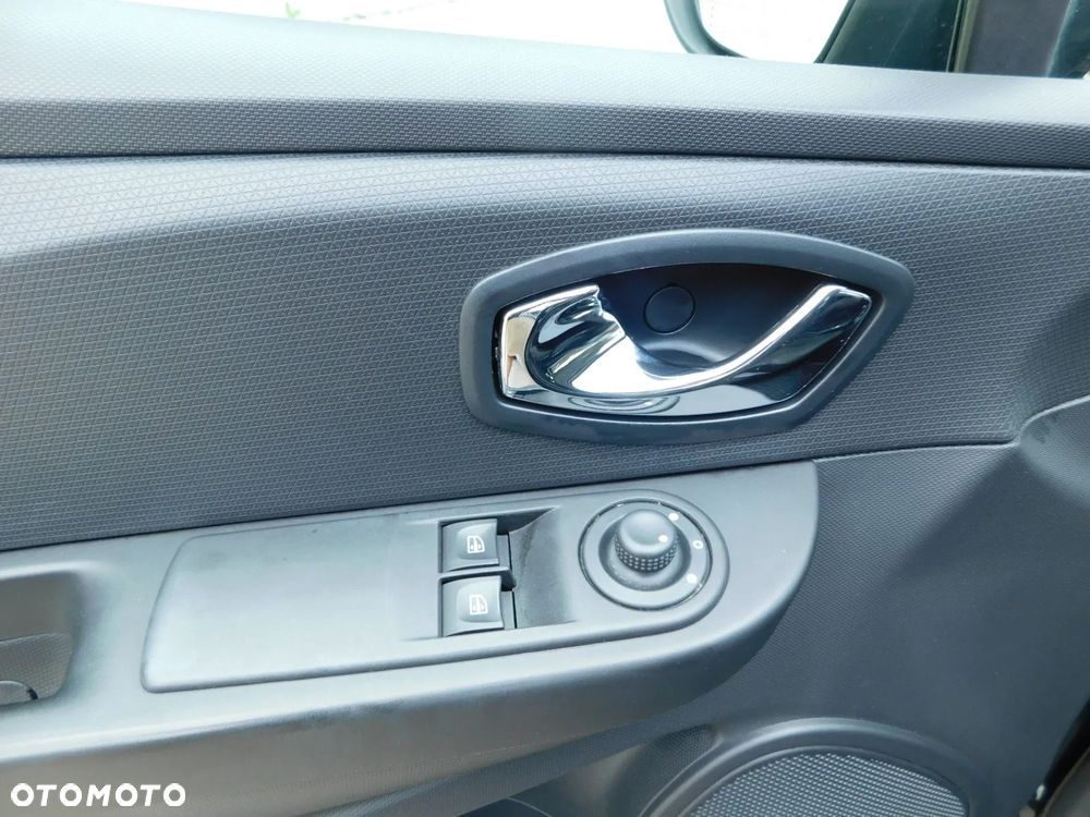 Renault Clio 1.2 16V 75 LIMITED - 23