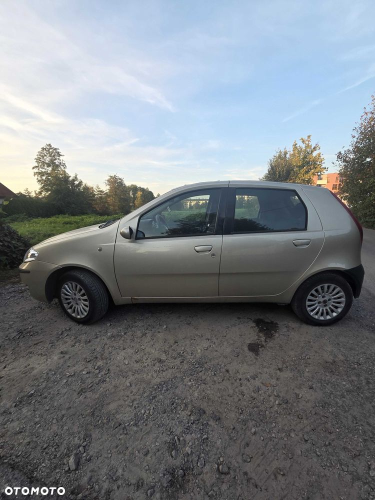 Fiat Punto 2009 photo 2