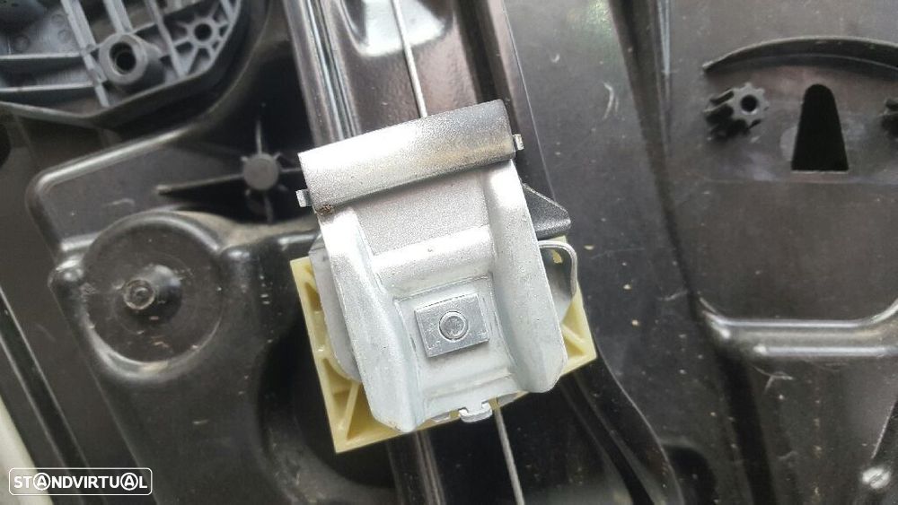 ELEVADOR DE VIDRO FRONTAL DIREITO MERCEDES-BENZ CLASSE A 2015 - 4