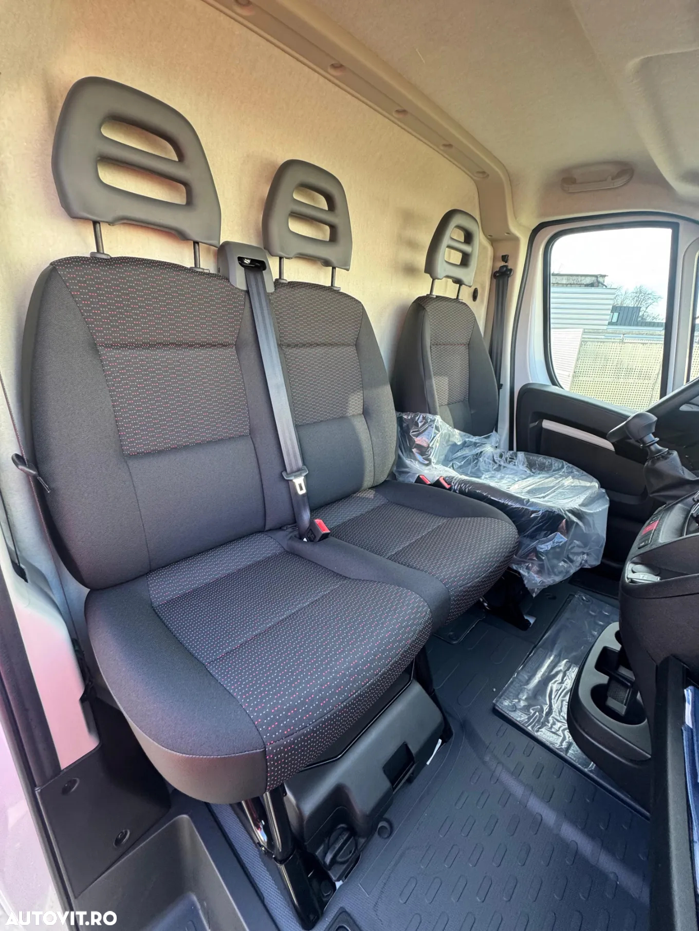 Peugeot Boxer 335 L3H2 13m3 2.2 BlueHDi 140cp - 12