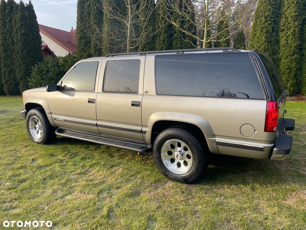 Chevrolet Suburban - 3