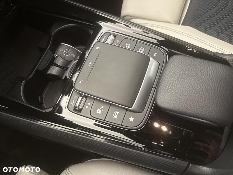 Mercedes-Benz GLA 200 Style - 16