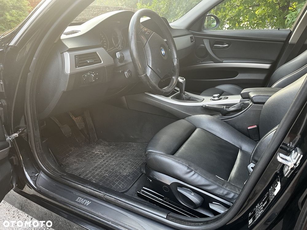 BMW Seria 3 325i - 4