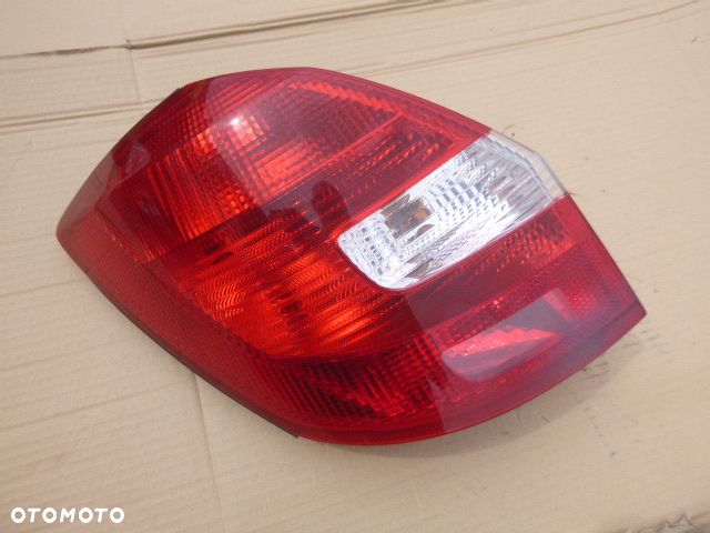 LAMPA LEWY TYŁ LEWA TYLNA SKODA FABIA II HB - 12