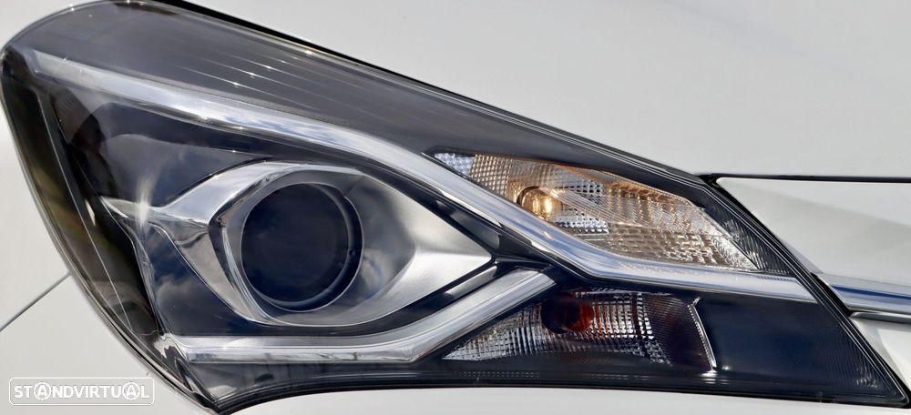 Toyota Yaris 1.5 HSD 20 Anos - 8