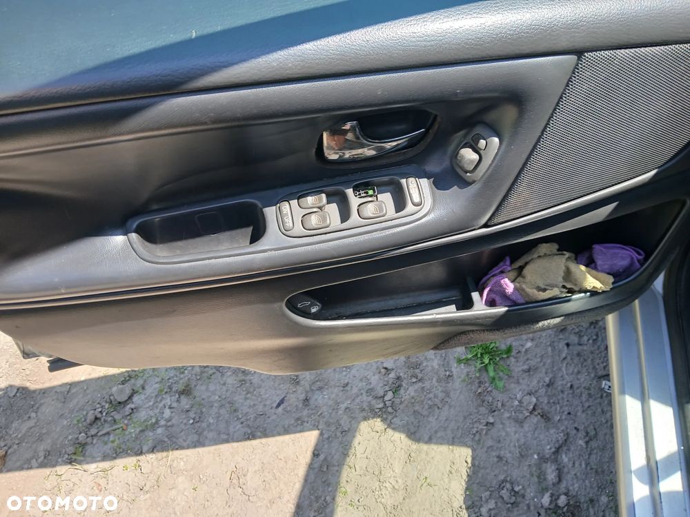 volvo V70 I 42,633 fotel fotele kanapa deska kokpit podsufitka boczek boczki klamka podłokietnik - 3